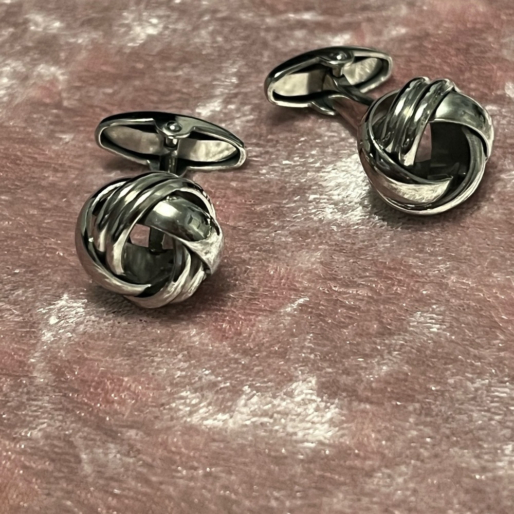 Sophisticated Silver Knot Cuff Links with Toggle Bar - Picture 5 of 6